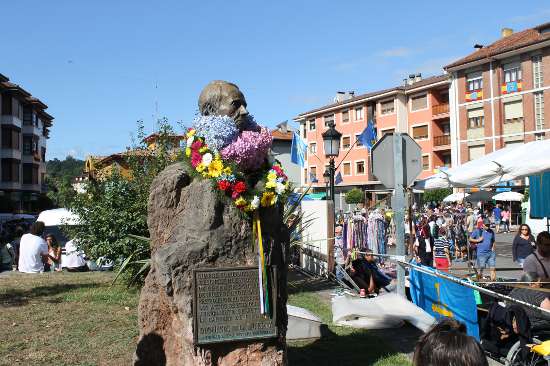 Busto de Dionisio de la Huerta fundador de la Fiesta de las Piraguas